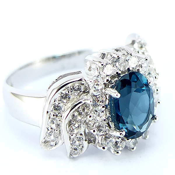 แหวนเงินแท้ราคาถูกชุบทองคำขาว ลอนดอนบลูโทปาซแท้ 1.65 กะรัต เพชรCZ 0.88 กะรัต งานประณีตสวยงาม สั่งผลิตค่ะ