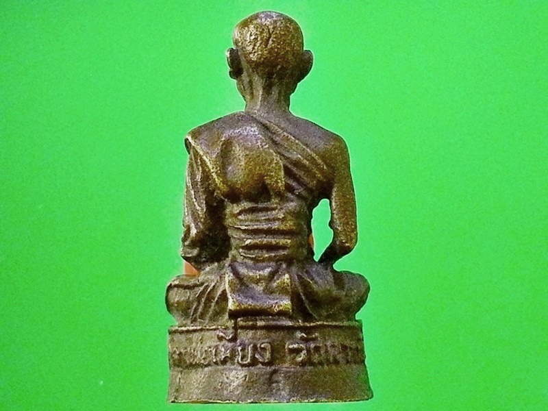 รูปหล่อนั่งเสือ หลวงพ่อเที่ยง วัดพระพุทธบาทเขากระโดง จ.บุรีรัมย์