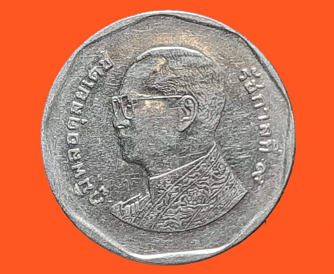 เหรียญ เงินหมุนเวียน รัชกาลที่ 9 5 Baht RAMA 9 แบบใหม่ 2011