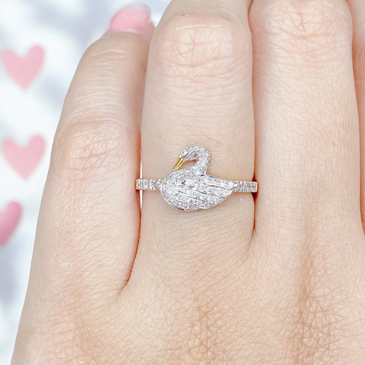 แหวนเพชรหงษ์ swan ring พร้อมประดับเพชรบ่าข้าง ตัวเรือนทอง yellowgold เพชรขาวใสเล่นไฟดีค่ะ วงนี้ใส่สวยน่ารักมากๆค่ะ น้องไม่ใหญ่มากนะคะ น้องรอเจ้าของอยู่น้าาาา