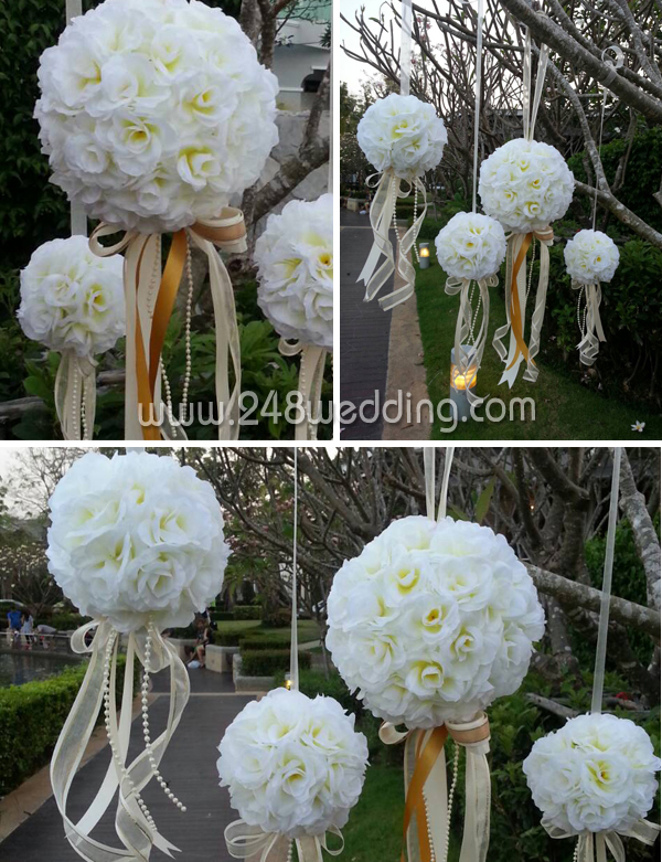 Flower ball ลูกบอลดอกไม้ (กุหลาบขาว)