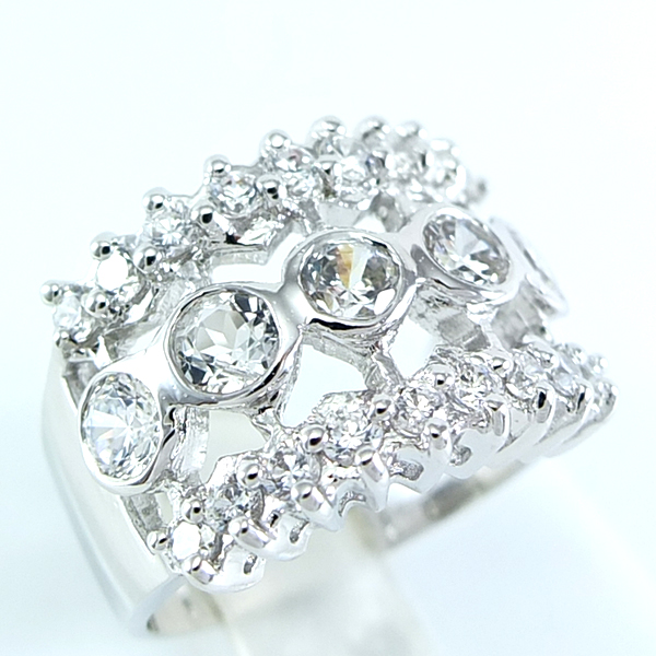 แหวนเงินแท้ราคาถูกชุบทองคำขาว เพชรCZเม็ดกลาง 1.0 กะรัต เพชรCZเม็ดข้าง 0.54 กะรัต งานประณีตสวยงาม สั่งผลิตค่ะ