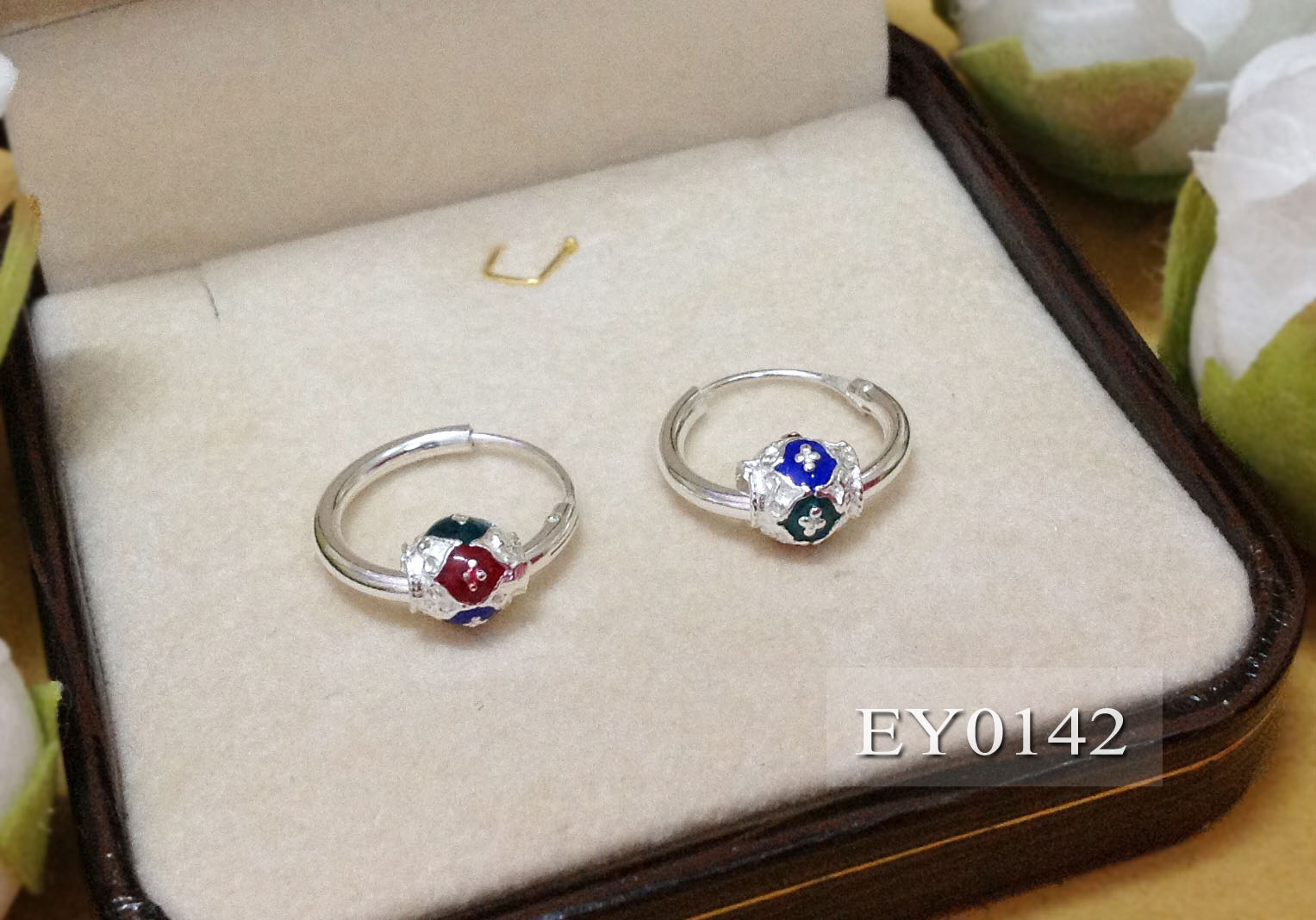 ต่างหูเงินแท้ 92.5% ห่วงกลมเกลี้ยง ร้อยเม็ดปะคำลงยา (เรือนเงินแท้)