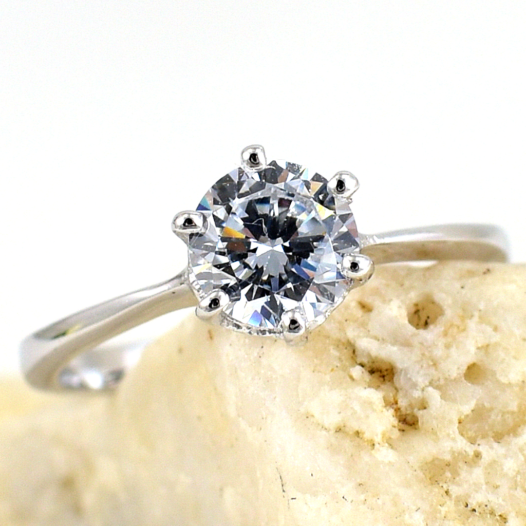 แหวนเงินแท้ราคาถูกชุบทองคำขาว เพชรCZแท้ 0.80 กะรัต งานประณีตสวยงาม สั่งผลิตค่ะ