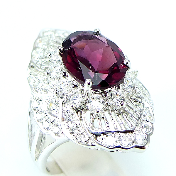 แหวนเงินแท้ราคาถูกชุบทองคำขาว พลอยแท้โรโดไลท์การ์เน็ต 3.25 กะรัต เพชรCZ 1.30 กะรัต งานประณีตสวยงาม สั่งผลิตค่ะ