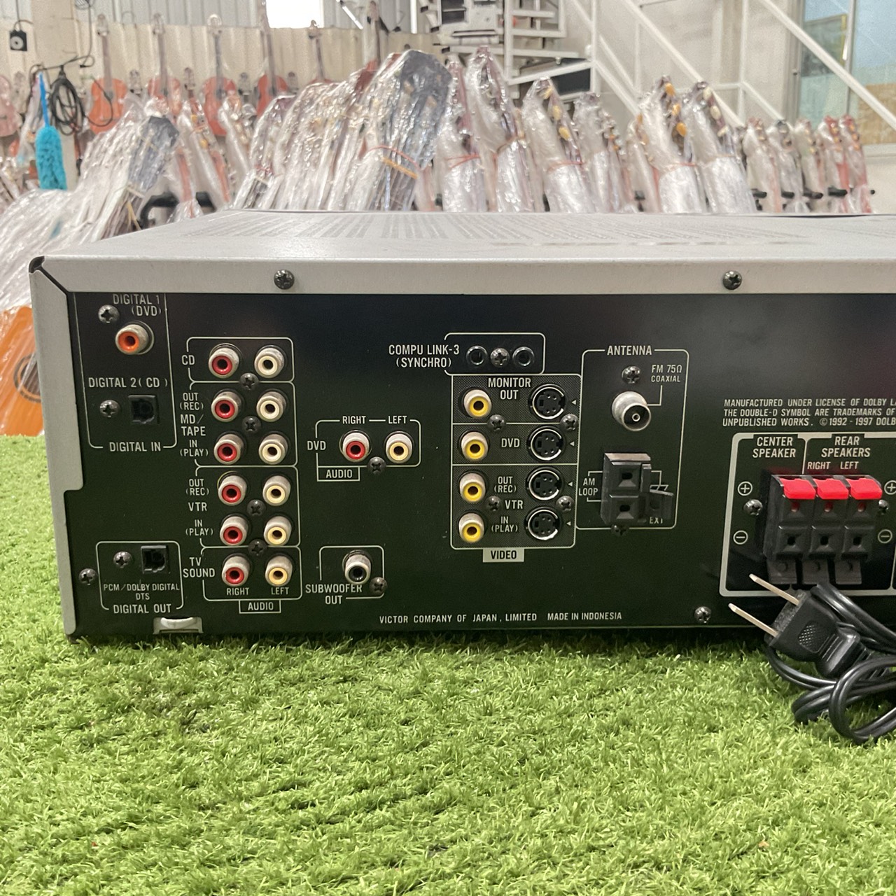 เครื่องขยายเสียง Victor : RX-V610