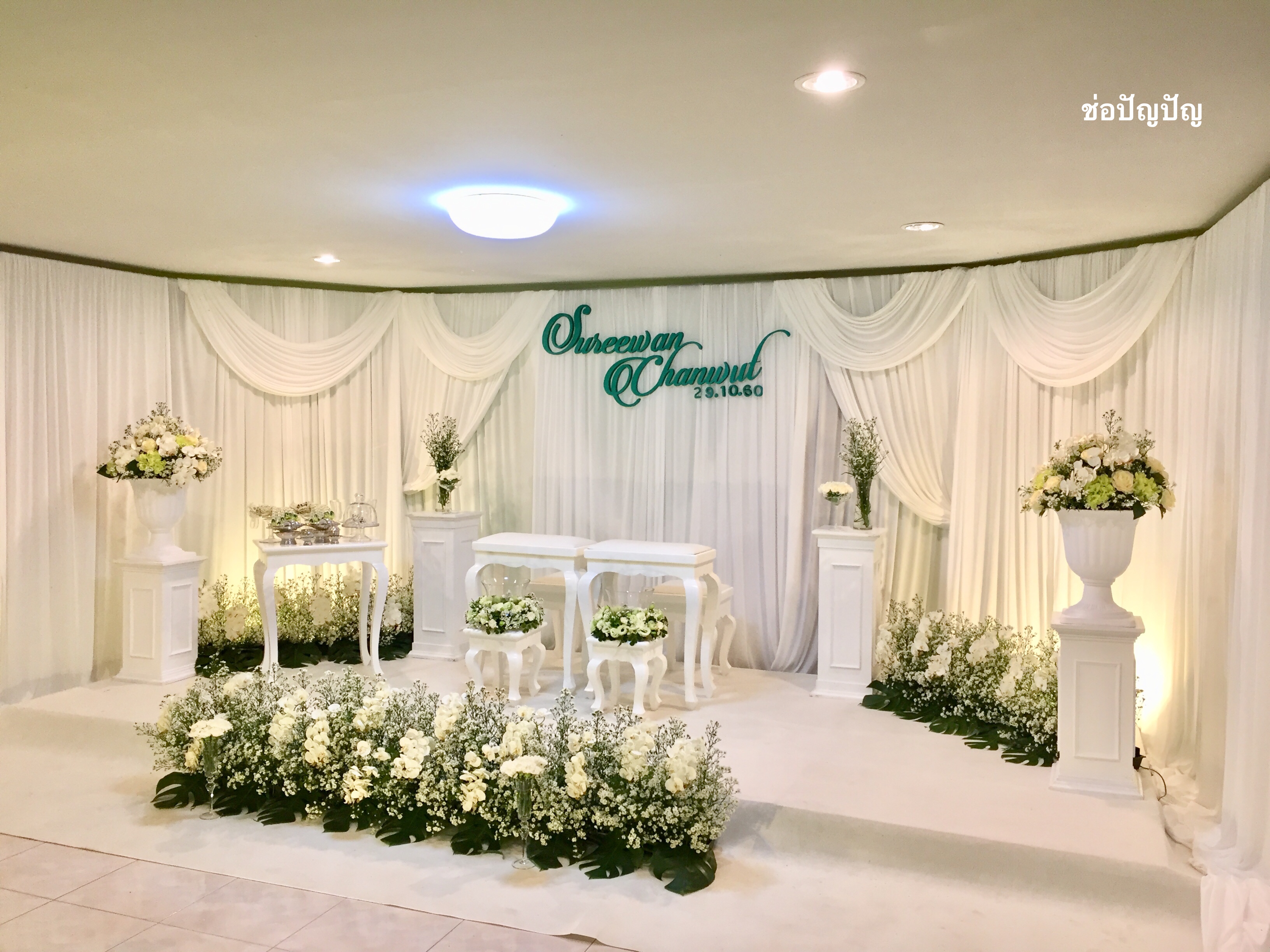 สถานที่หลั่งน้ำสังข์,แบคดรอปหลั่งน้ำสังข์ โทนขาวเขียว