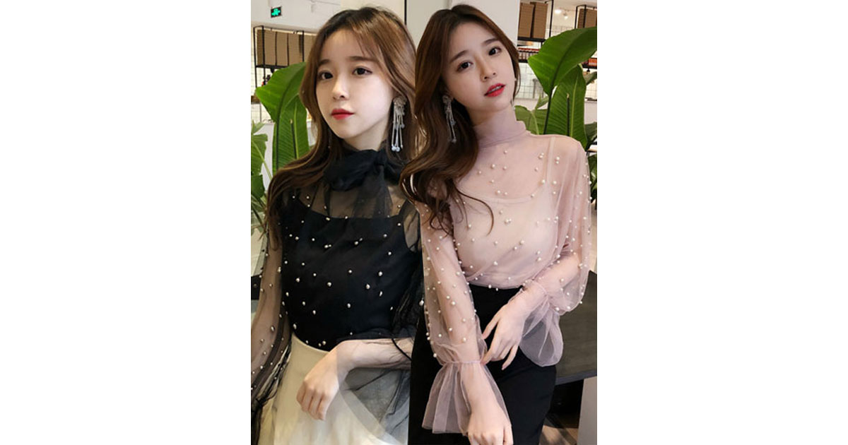 เสื้อแฟชั่นผู้หญิงแต่งตาข่ายแต่งมุกติดเสื้อแถมมีผูกโบว์ที่คอตามสไตล์แฟชั่นแบรนด์ดัง มี 2 สี รหัส 1788