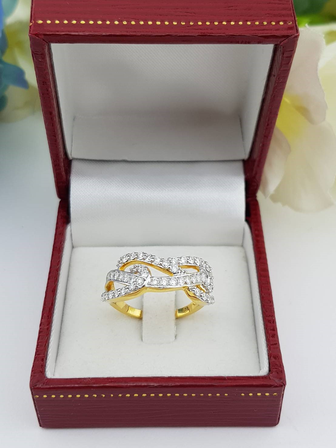 สั่งผลิตเพชรเบลเยี่ยมคัท แหวนแต่งงาน แหวนหมั้น ใส่เที่ยว ออกงาน แหวนทองคำ 18K เพชรแท้ 0.91 กะรัต 4.51 กรัม น้ำ 99 ราคาถูกมาก มีใบรับประกันค่ะ