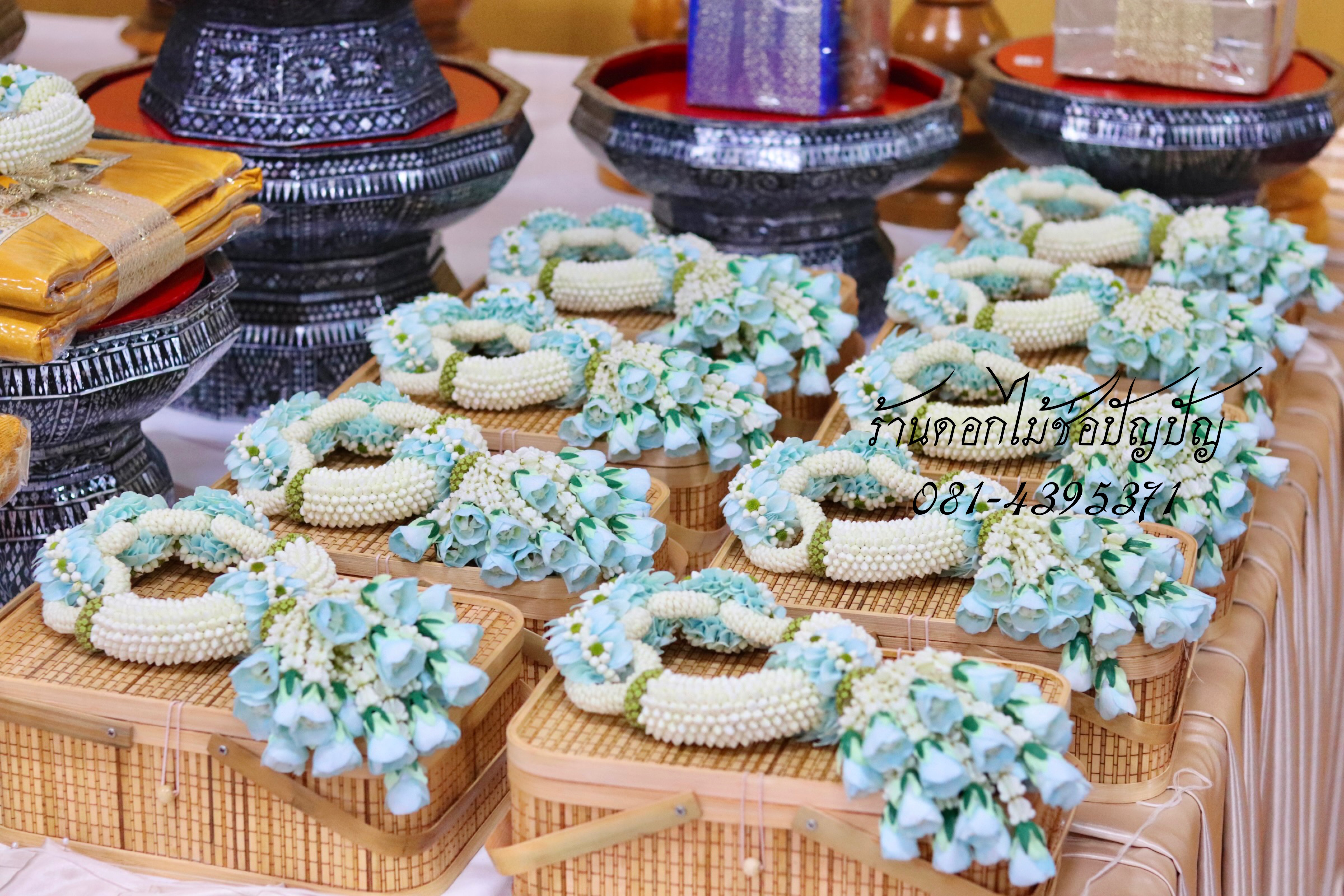 แต่งองค์กฐินดอกไม้สด,คลุมไตรดอกไม้สด