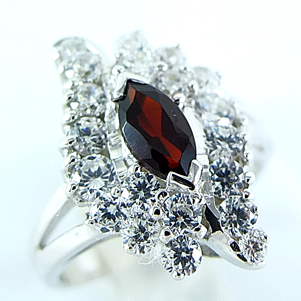 แหวนเงินแท้ราคาถูกชุบทองคำขาว พลอยแท้โกเมน 0.45 กะรัต เพชรCZ 1.12 กะรัต งานประณีตสวยงาม สั่งผลิตค่ะ