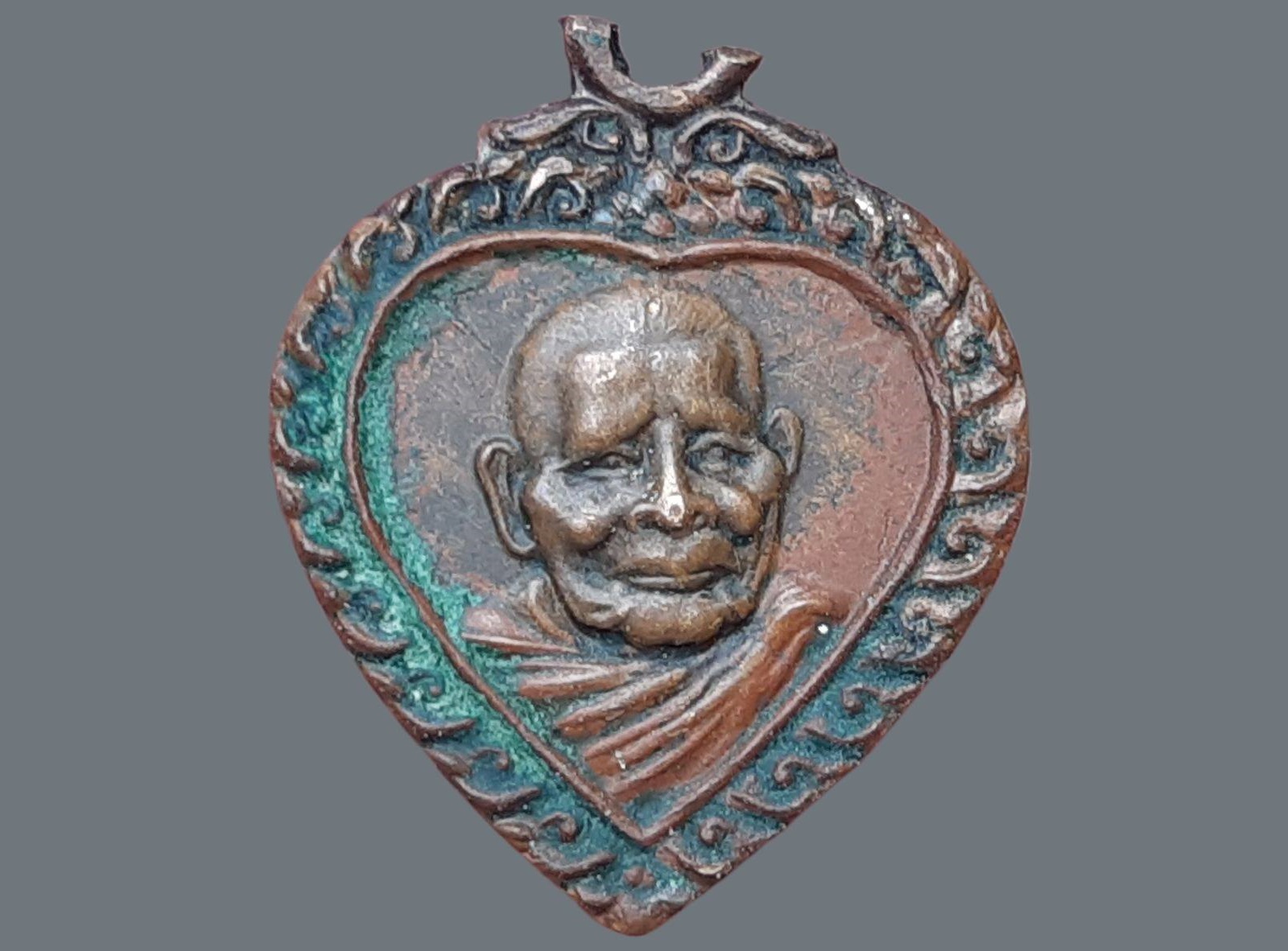 เหรียญหัวใจ หลวงปู่แหวน สุจิณโณ วัดดอยแม่ปั๋ง จ.เชียงใหม่ หูตัด