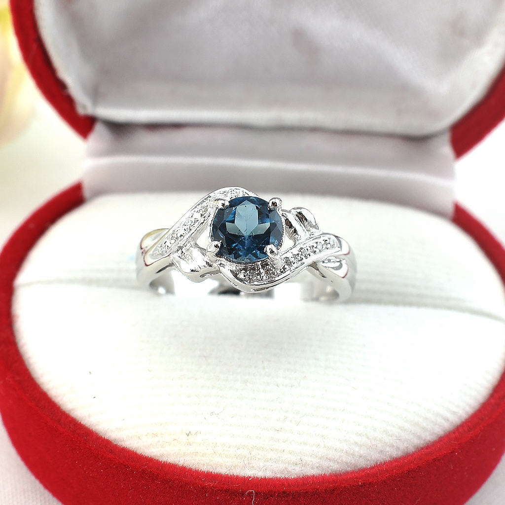 แหวนเงินแท้ราคาถูกชุบทองคำขาว ลอนดอนบลูโทปาซแท้ 1.15 กะรัต เพชรCZ 0.042 กะรัต งานประณีตสวยงาม สั่งผลิตค่ะ