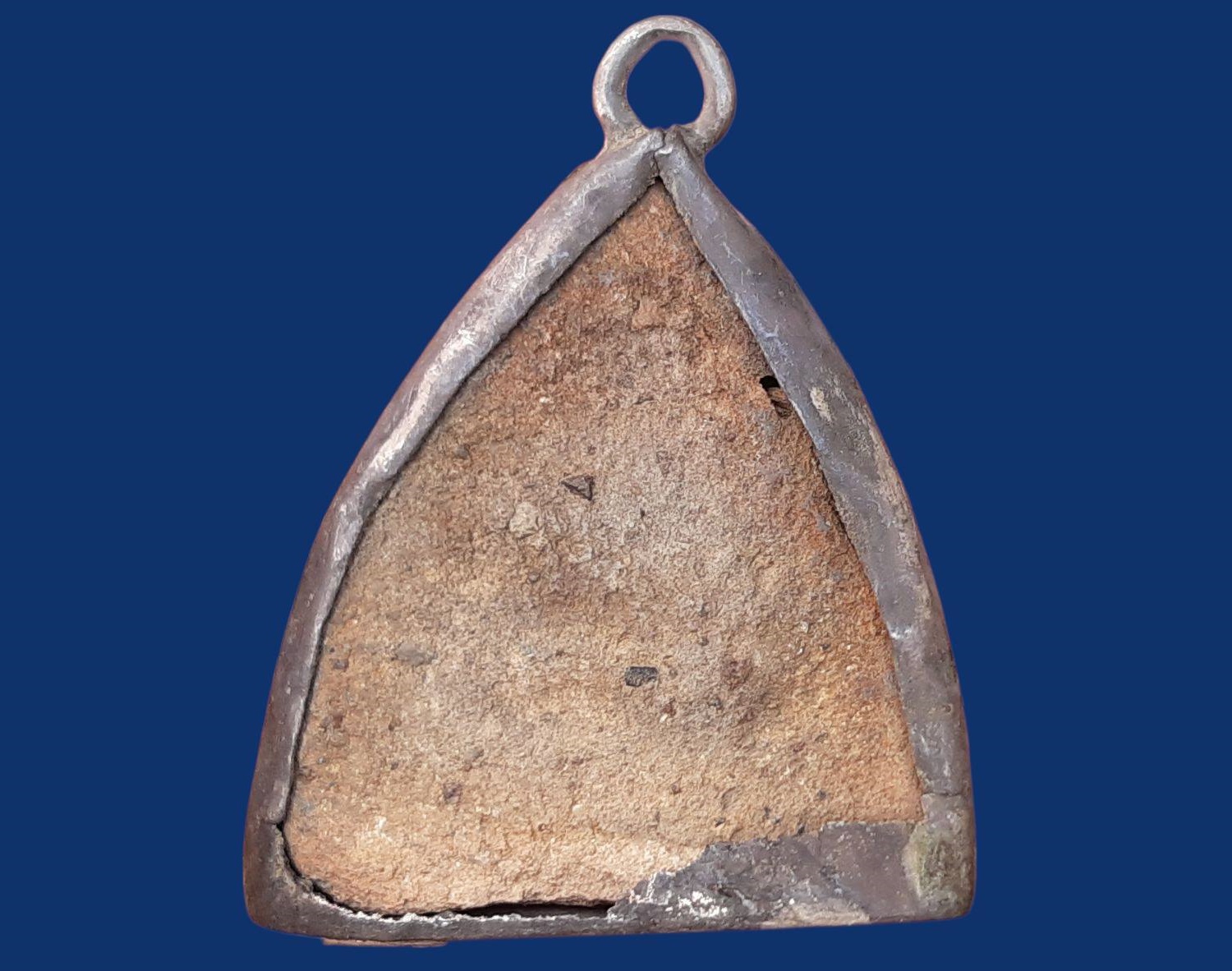 หลวงพ่อโต กรุบางกระทิง จ.อยุธยา เลี่ยมเงินเก่า