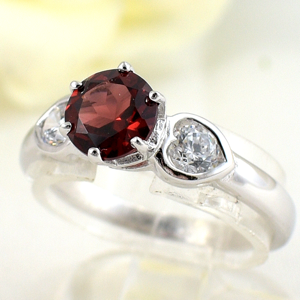 แหวนเงินแท้ราคาถูกชุบทองคำขาว พลอยแท้โกเมน 1.0 กะรัต เพชรCZ 0.34 กะรัต งานประณีตสวยงาม สั่งผลิตค่ะ