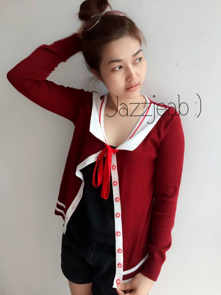 เสื้อคลุมคอโบว์ สีแดง