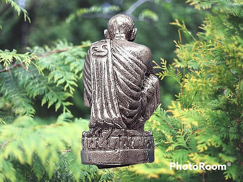 รูปเหมือนหล่อกริ่ง หลวงพ่อคูณ ปริสุทโธ วัดบ้านไร่ รุ่นเสาร์ 5 คูณพันล้าน เนื้อเงิน ปี 2537