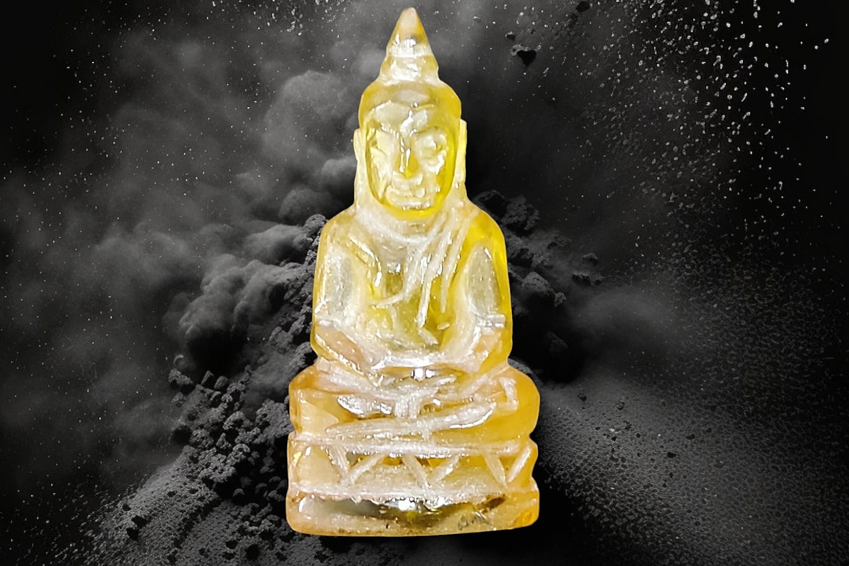 พระแก้ว กรุฮอด หินจุยเจีย (สีเหลือง) ขนาดกว้าง 2 สูง 4.1 cm น้ำหนัก 18.1 กรัม