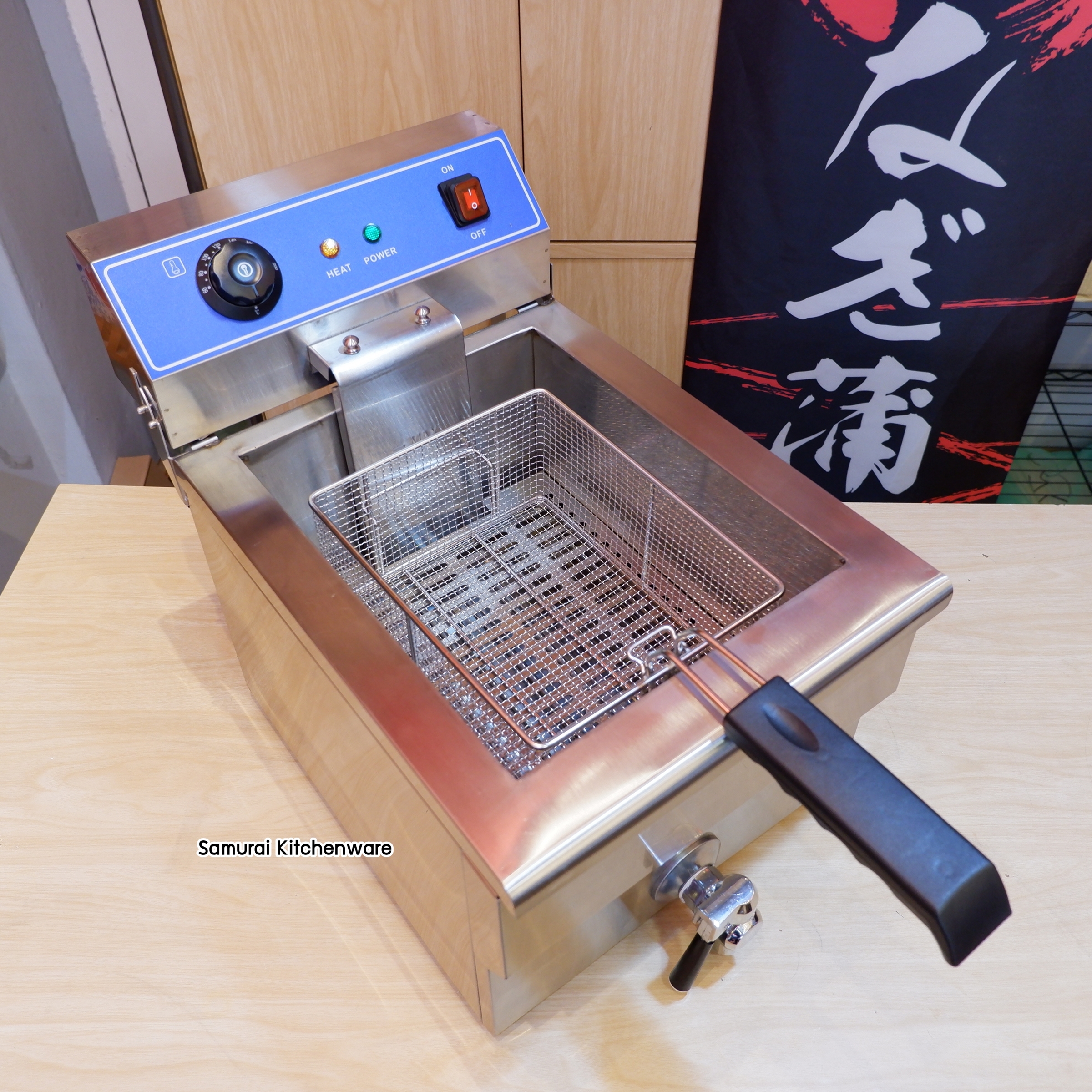 หม้อทอดไฟฟ้า พร้อมวาล์วถ่ายน้ำมัน (19 ลิตร)