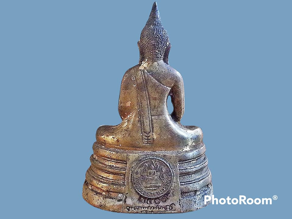 พระบูชา ตั้งหน้ารถ หลวงพ่อโสธร วัดโสธรวรารามวรวิหาร จ.ฉะเชิงเทรา สัญญลักษณ์ตรา ปี 2509 ออกปี 2530 เนื้อทองผสม หน้าตัก 1.5"