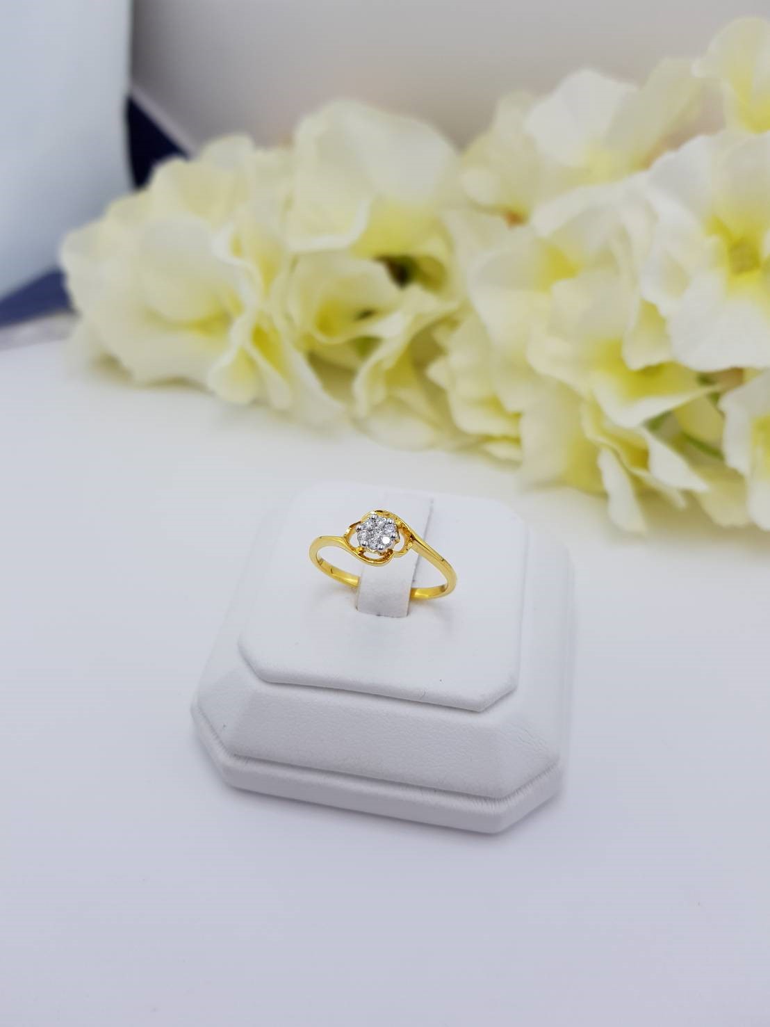 สั่งผลิตเพชรเบลเยี่ยมคัท แหวนแต่งงาน แหวนหมั้น ใส่เที่ยว ออกงาน แหวนทองคำ 18K เพชรแท้ 0.10 กะรัต 1.60 กรัม น้ำ 99 ราคาถูกมาก มีใบรับประกันค่ะ