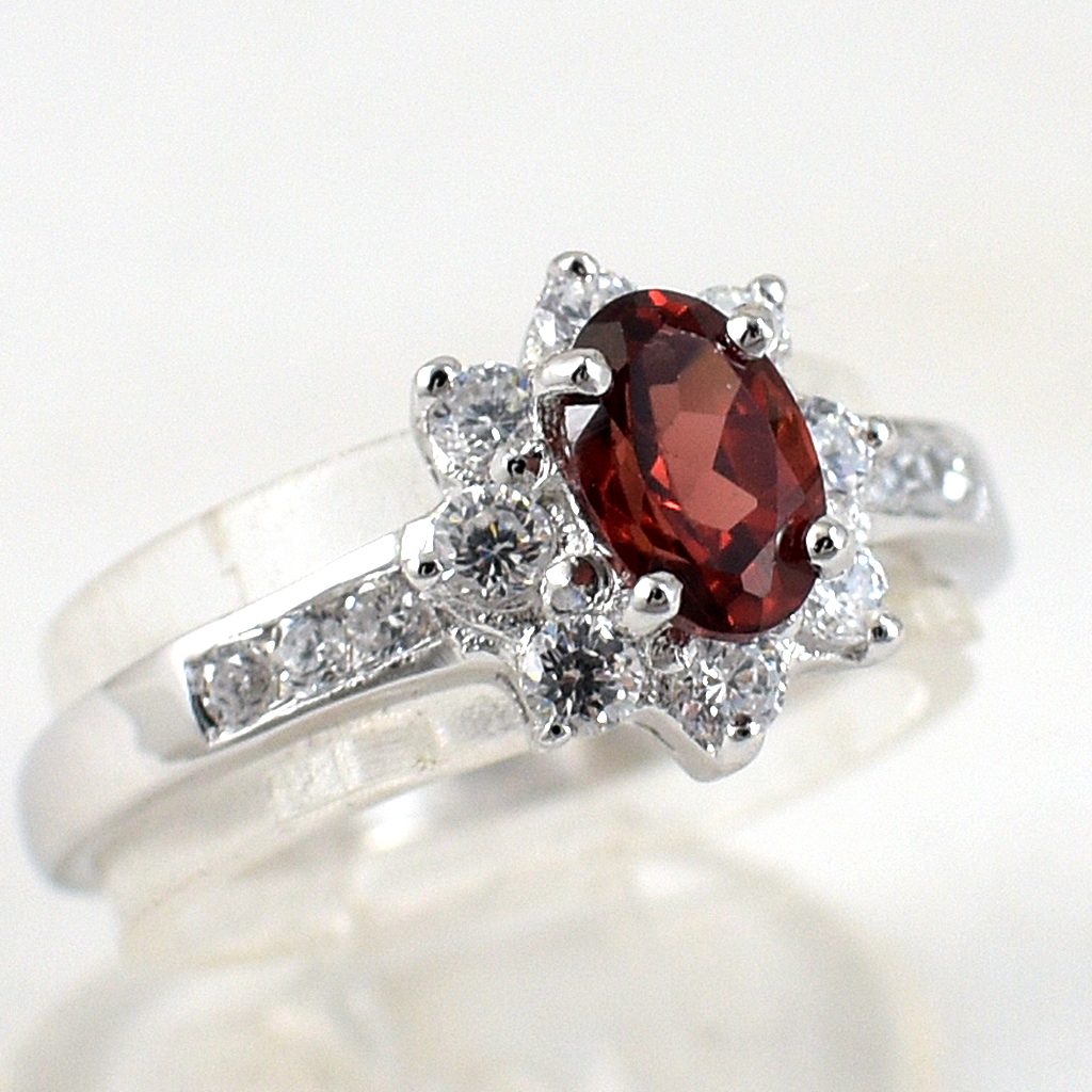 แหวนเงินแท้ราคาถูกชุบทองคำขาว พลอยแท้โกเมน 0.55 กะรัต เพชรCZ 0.33 กะรัต งานประณีตสวยงาม สั่งผลิตค่ะ