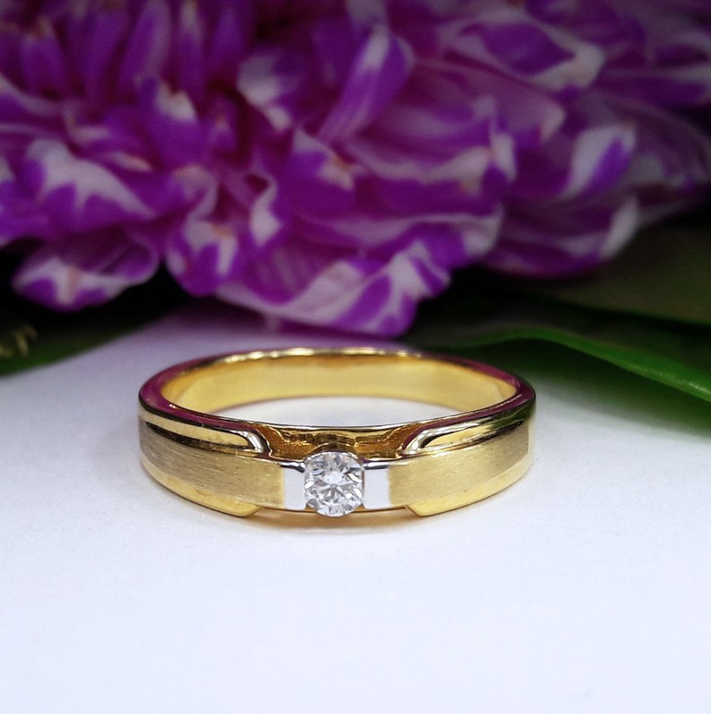 สั่งผลิตเพชรเบลเยี่ยมคัท แหวนแต่งงาน แหวนหมั้น ใส่เที่ยว ออกงาน แหวนทองคำ 18K เพชรแท้ 0.10 กะรัต 4.10 กรัม น้ำ 99 ราคาถูกมาก มีใบรับประกันค่ะ