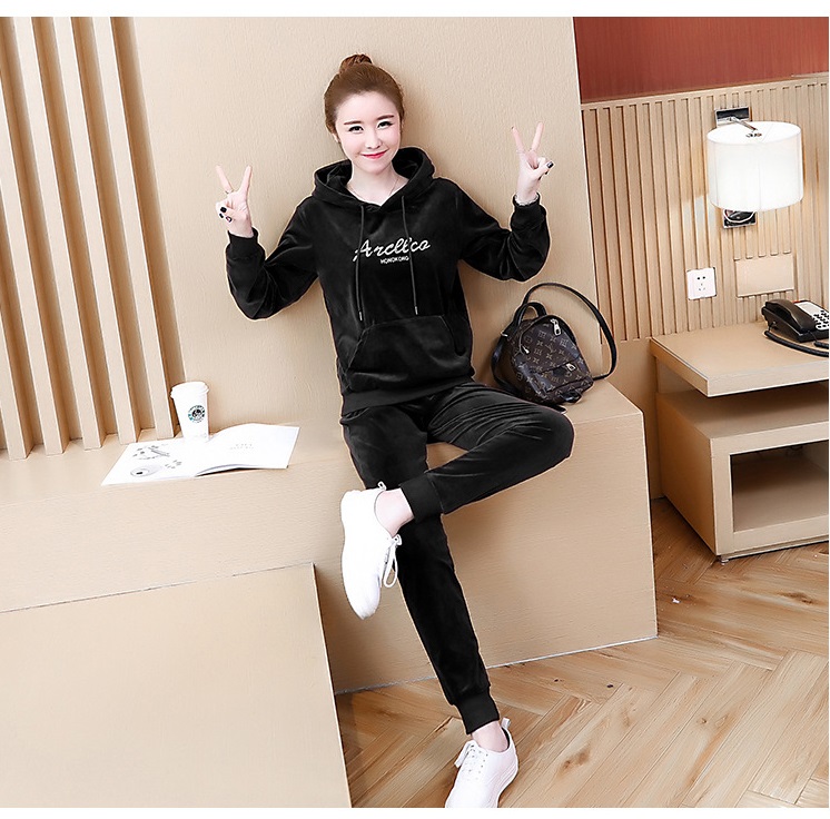 ชุดเซตกันหนาว เสื่้อ+กางเกงผ้ากำมะหยี่ รอบอกใส่ได้ตั้งแต่ 44-52 หน้าผ้า 52 นิ้วค่ะ กางเกงรอบเอว 34-46 สะโพก 44-54 นิ้วค่ะ ผ้าดี งานสวย คุ้มราคามากค่ะ