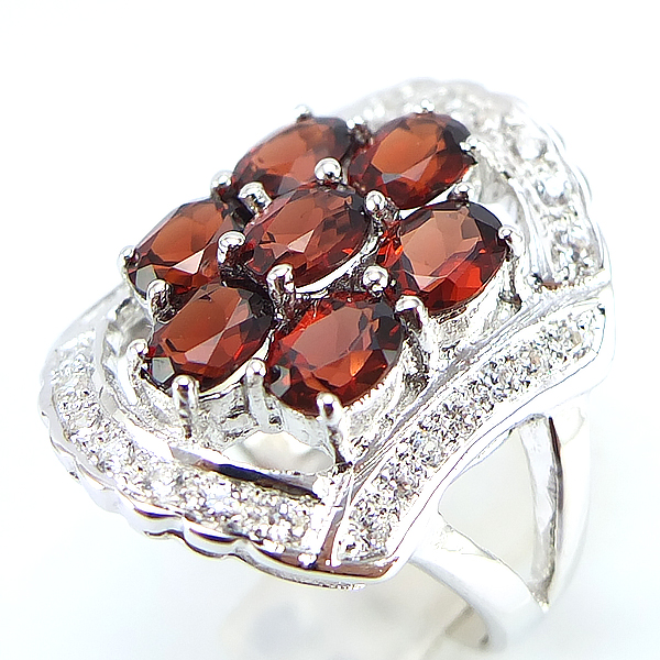 แหวนเงินแท้ราคาถูกชุบทองคำขาว พลอยแท้โกเมน 3.50 กะรัต เพชรCZ 0.28 กะรัต งานประณีตสวยงาม สั่งผลิตค่ะ