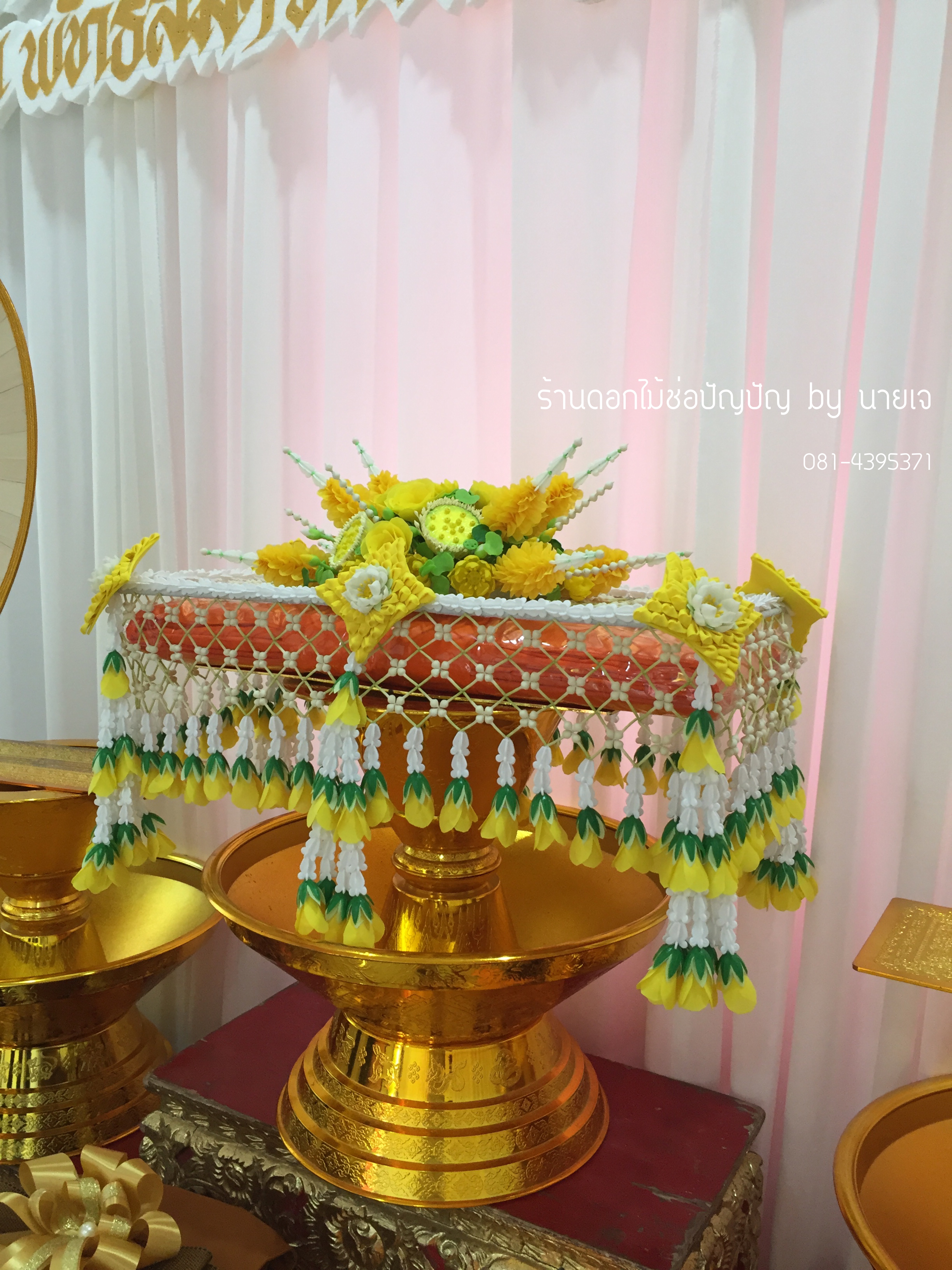 ที่คลุมผ้าไตรดอกไม้ประดิษฐ์ แบบแบน