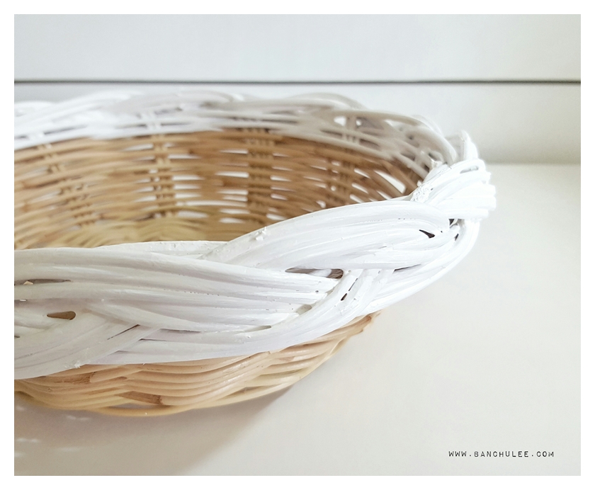 Round Wicker Tray ถาดสาน ทรงกลม ทาสีขอบด้วยสีขาว