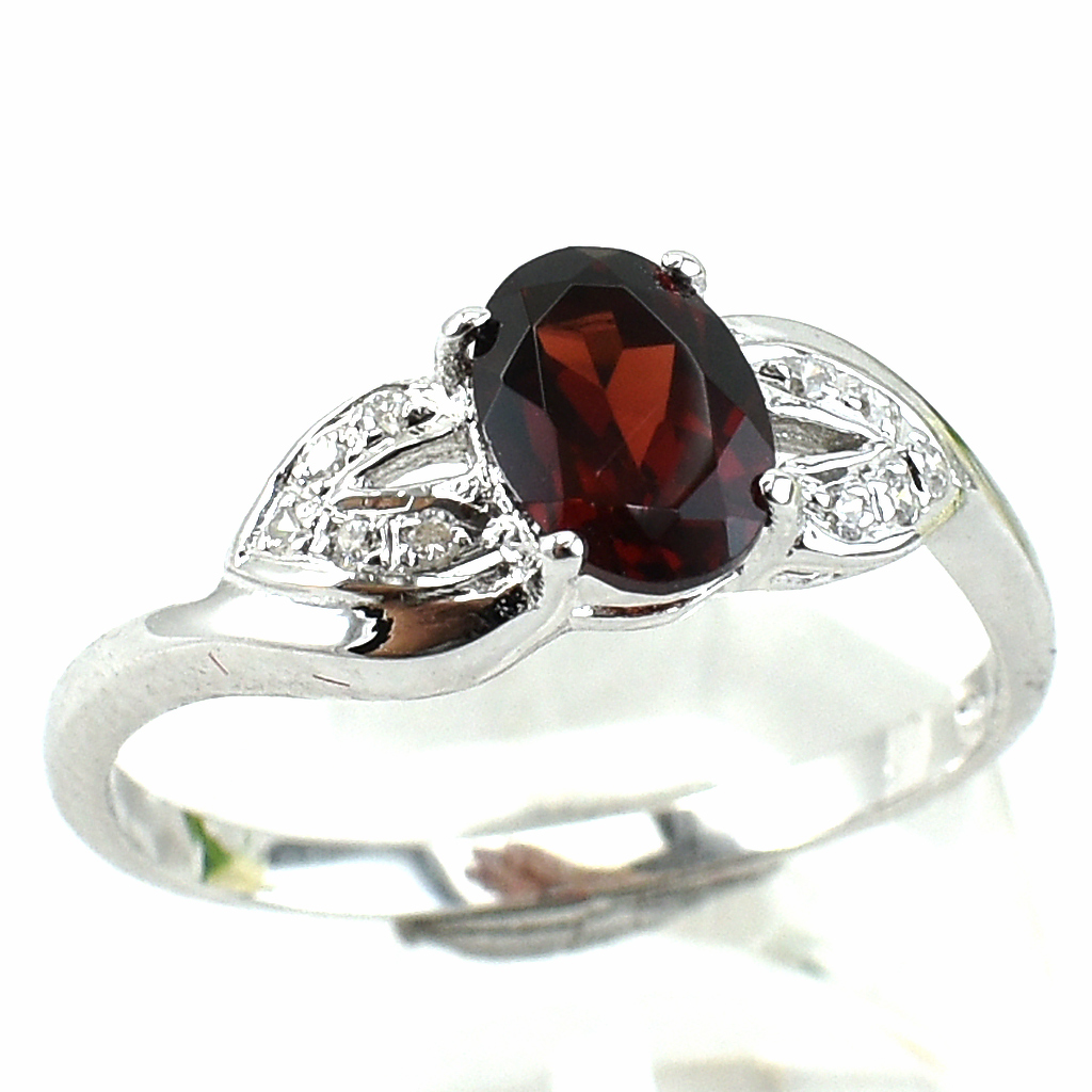 แหวนเงินแท้ราคาถูกชุบทองคำขาว พลอยแท้โกเมน 1.15 กะรัต เพชรCZ 0.07 กะรัต งานประณีตสวยงาม สั่งผลิตค่ะ