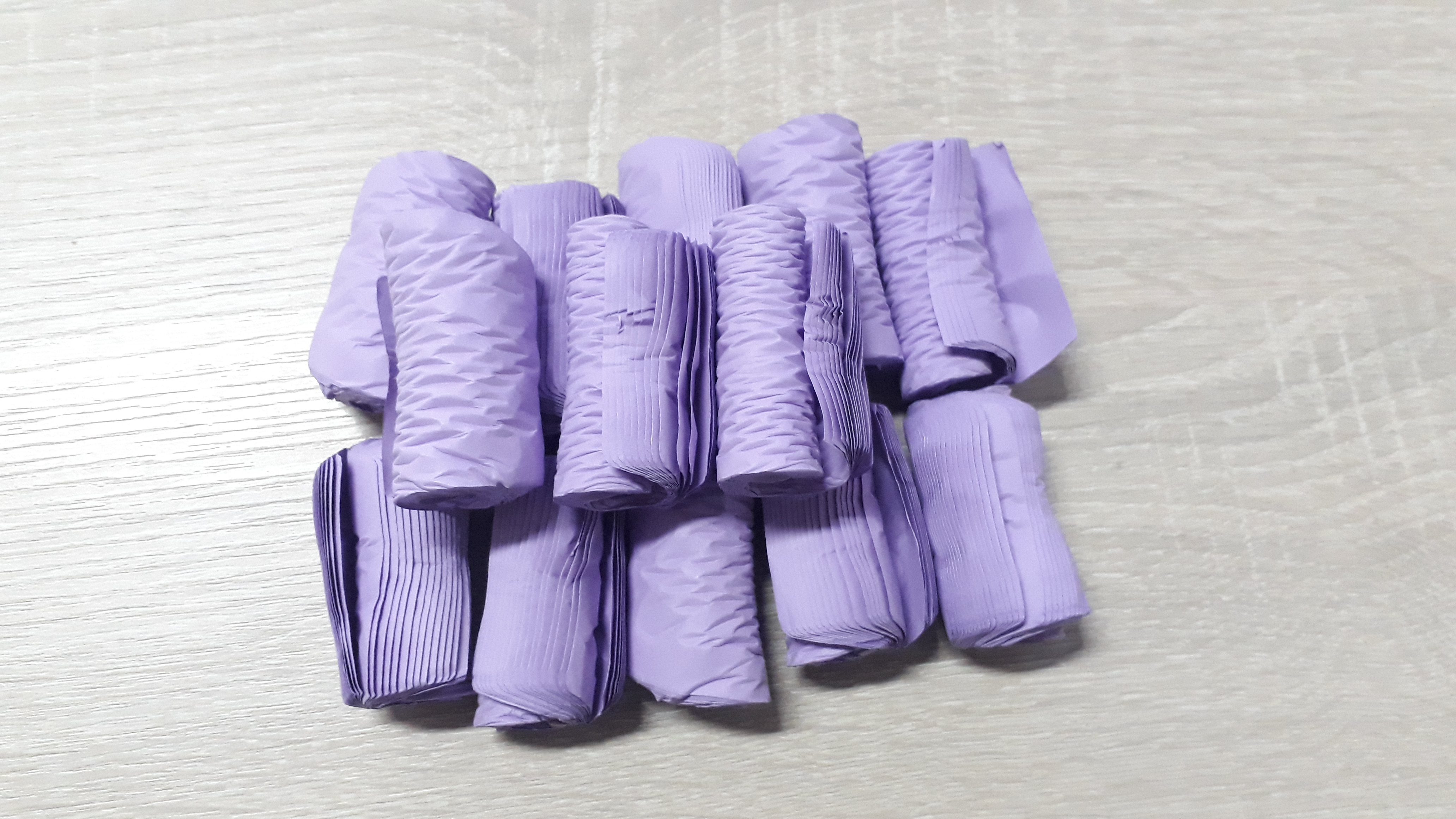 กลีบดอกไม้จันทน์ สีม่วงเผือก