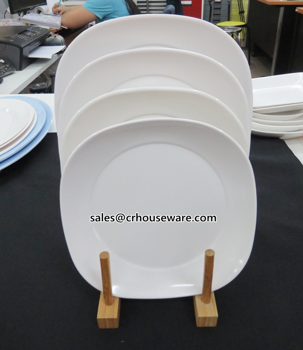 จานทรงสี่เหลี่ยมขอบมุมมน 8 นิ้ว 017-P2646-8