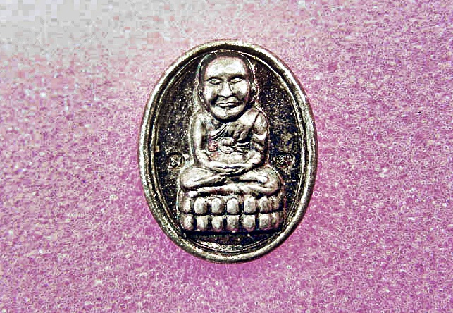 เหรียญเม็ดกระดุม หลวงปู่ทวด อาจารย์นอง วัดทรายขาว จ.ปัตตานี ปี 2538 เนื้อเงิน