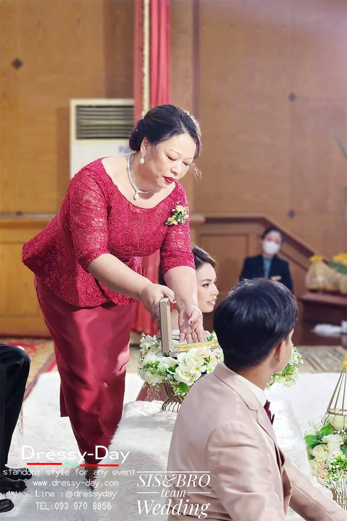 ชุดราตรีแม่เจ้าสาว
