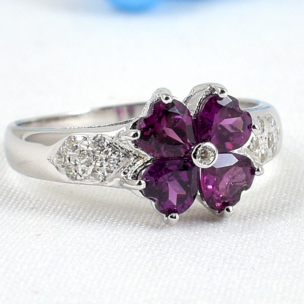 แหวนเงินแท้ราคาถูกชุบทองคำขาว พลอยแท้โรโดไลท์การ์เน็ต 1.40 กะรัต เพชรCZ 0.105 กะรัต งานประณีตสวยงาม สั่งผลิตค่ะ