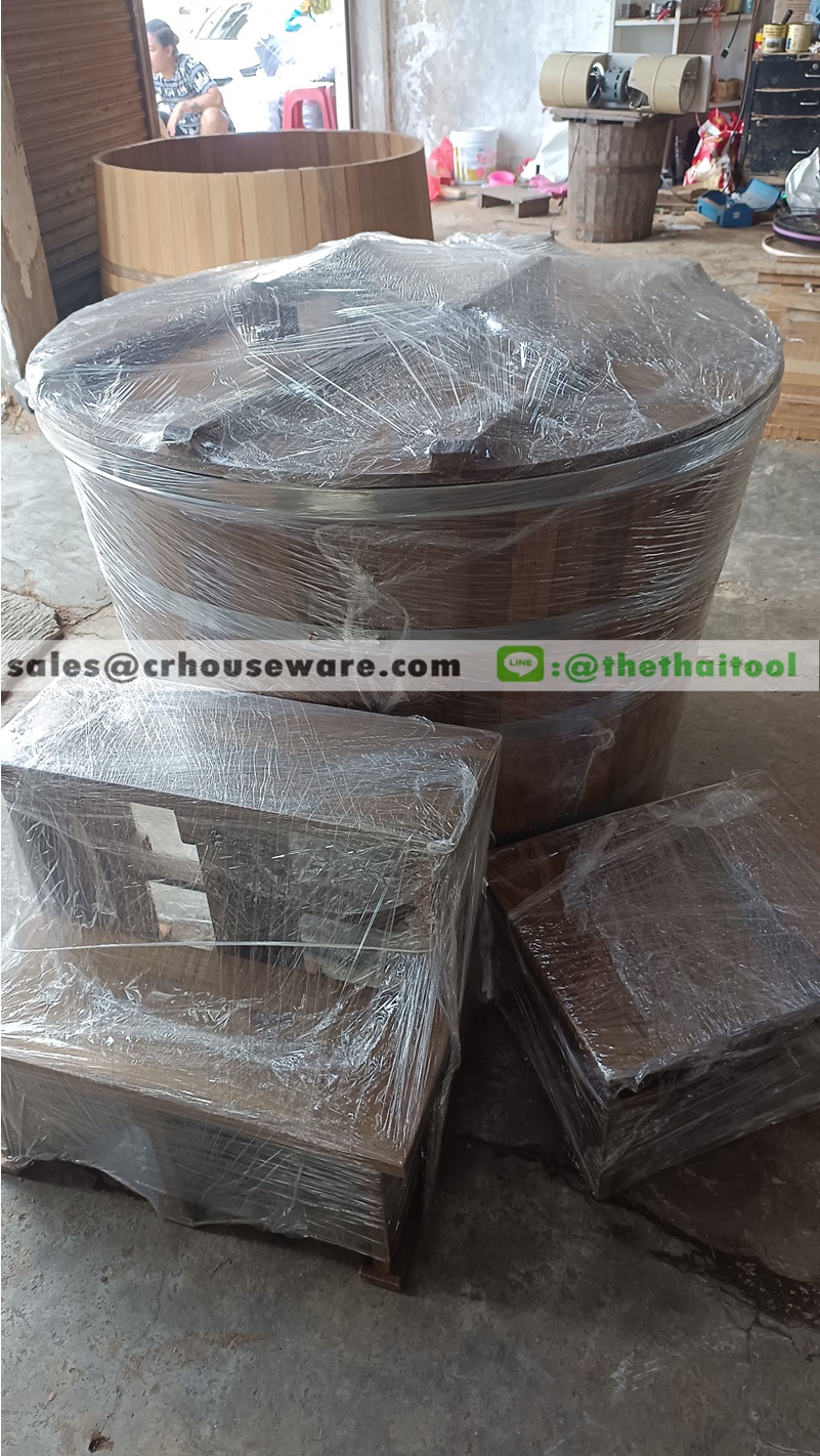 อ่างไม้สปาพร้อมอ่างสแตนเลสด้านใน มีที่นั่งด้านในพร้อมฝาและบันได 013-10080