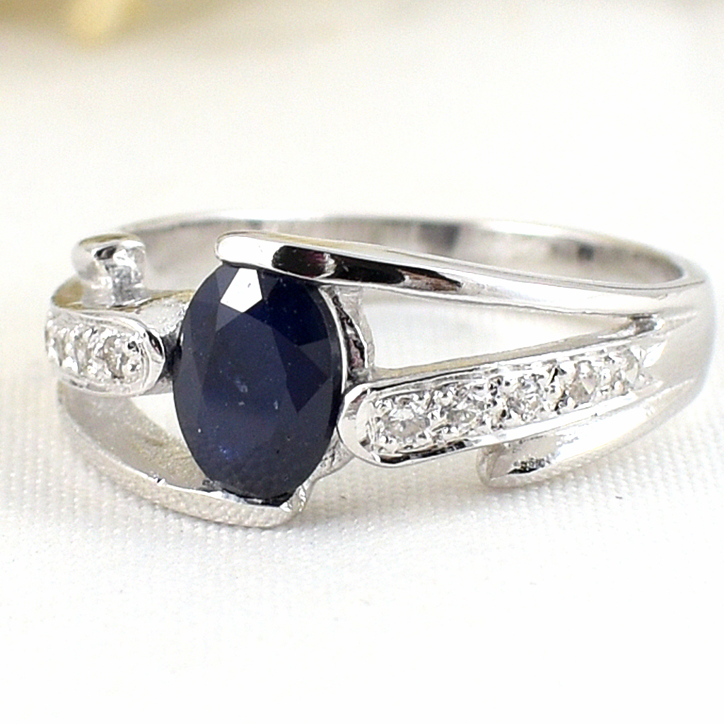 แหวนเงินแท้ราคาถูกชุบทองคำขาว ไพลินแท้ 0.95 กะรัต เพชรCZ 0.13 กะรัต งานประณีตสวยงาม สั่งผลิตค่ะ