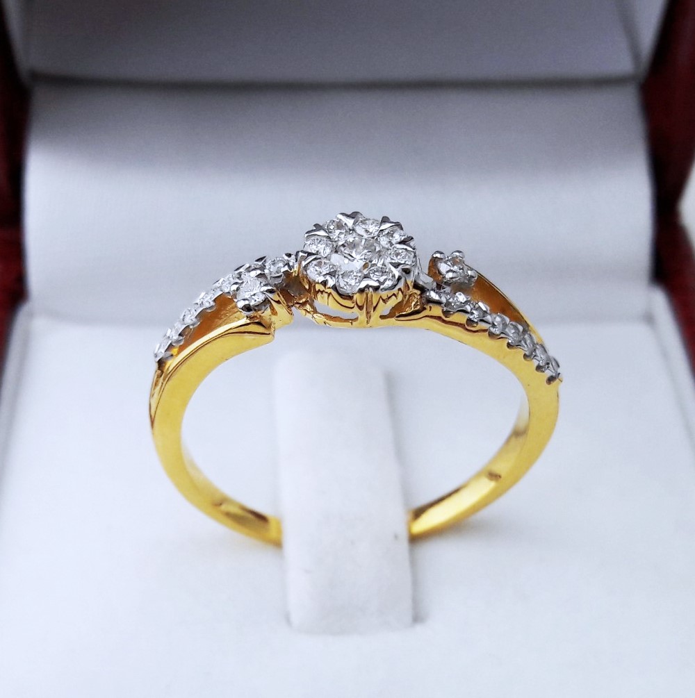 สั่งผลิตเพชรเบลเยี่ยมคัท แหวนแต่งงาน แหวนหมั้น ใส่เที่ยว ออกงาน แหวนทองคำ 18K เพชรแท้ 0.30 กะรัต 2.79 กรัม น้ำ 99 ราคาถูกมาก มีใบรับประกันค่ะ