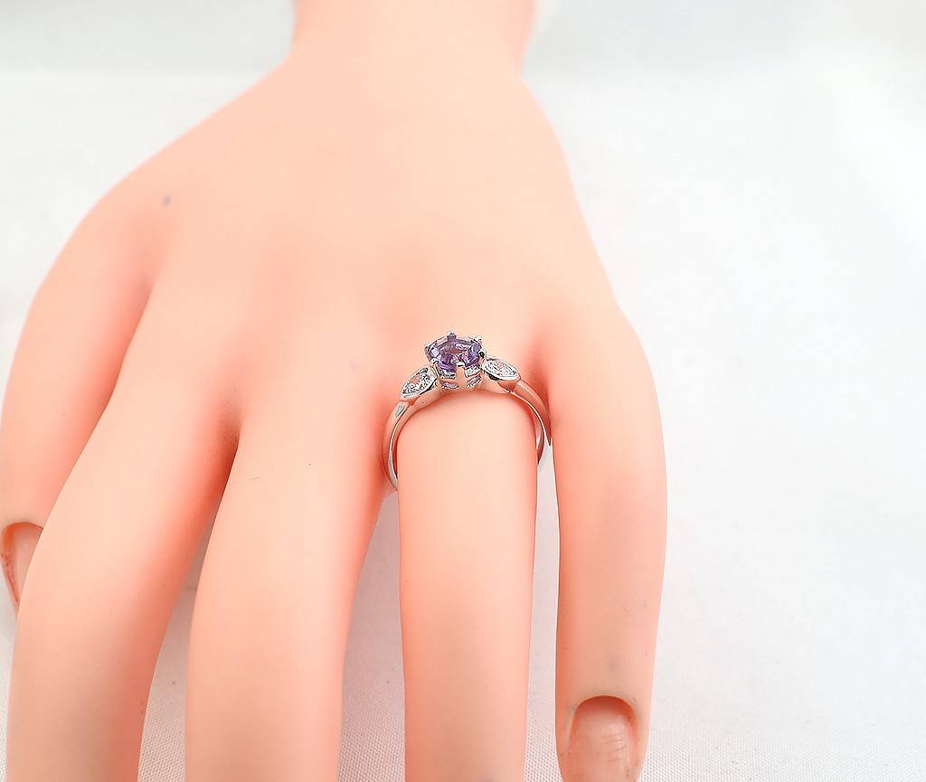 แหวนเงินแท้ราคาถูกชุบทองคำขาว แอมิทิสต์แท้ 0.90 กะรัต เพชรCZ 0.30 กะรัต งานประณีตสวยงาม สั่งผลิตค่ะ