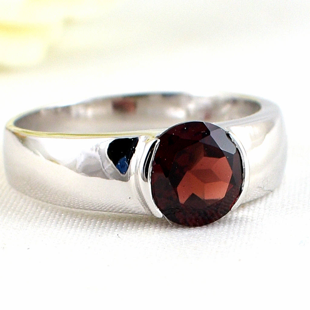 แหวนเงินแท้ราคาถูกชุบทองคำขาว โกเมนแท้ 1.60 กะรัต งานประณีตสวยงาม สั่งผลิตค่ะ