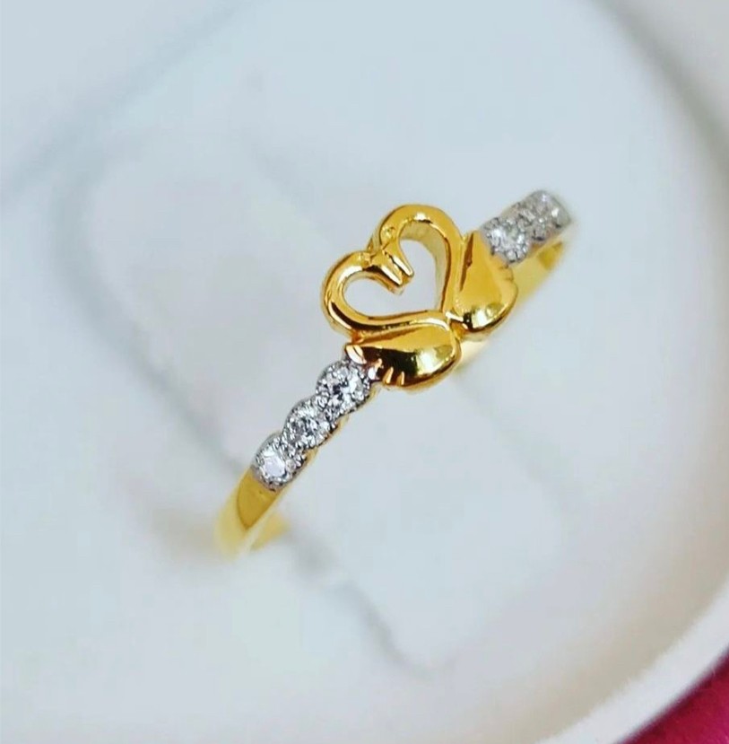 พร้อมส่งและสั่งผลิตแหวนเพชรเกสร หงส์คู่รูปหัวใจ แหวนแต่งงาน แหวนหมั้น ใส่เที่ยว ออกงาน แหวนทองคำ 9K เพชรแท้ 0.06 กะรัต 6 เม็ด ราคาถูกมาก ส่งฟรี