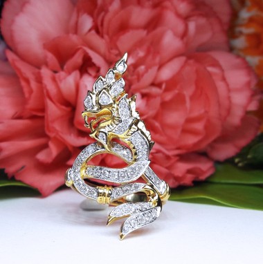 สั่งผลิตเพชรเบลเยี่ยมคัท แหวนแต่งงาน แหวนหมั้น ใส่เที่ยว ออกงาน แหวนทองคำ 18K เพชรแท้ 0.56 กะรัต 7.84 กรัม น้ำ 99 ราคาถูกมาก มีใบรับประกันค่ะ