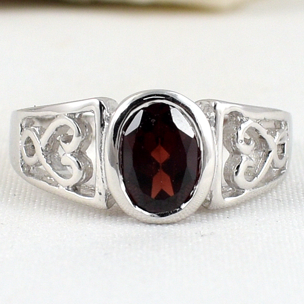 แหวนเงินแท้ราคาถูกชุบทองคำขาว โกเมนแท้ 1.40 กะรัต งานประณีตสวยงาม สั่งผลิตค่ะ