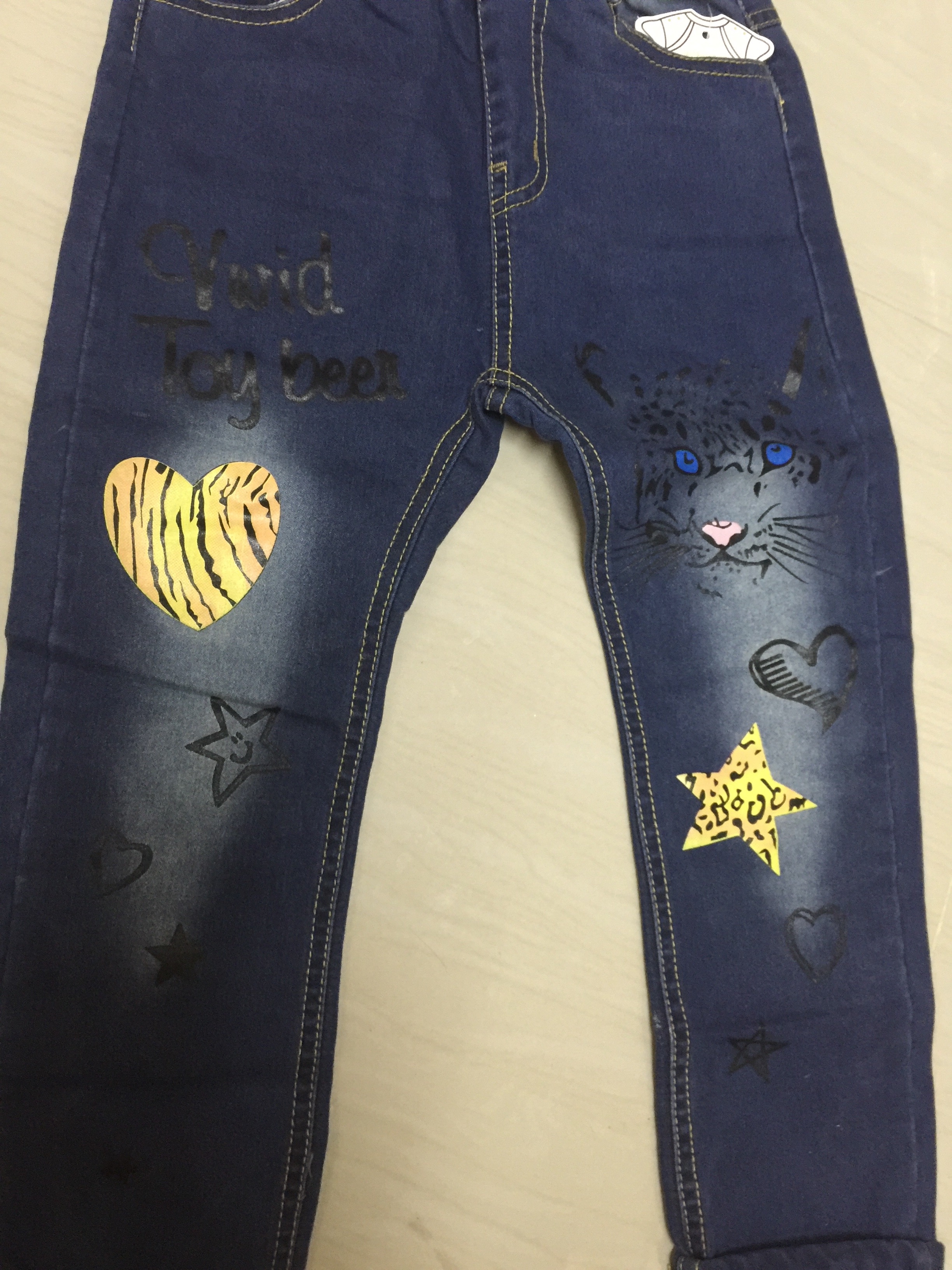 กางเกงยีนส์ แต่งลายเสือ