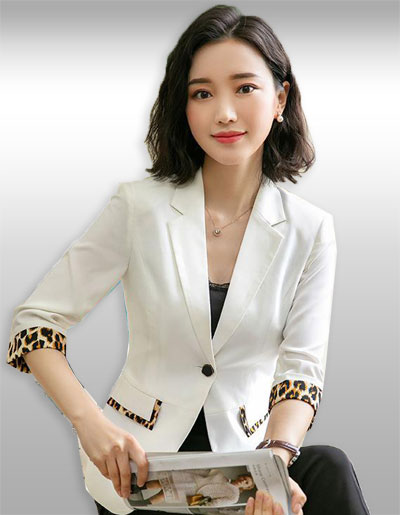 เสื้อสูทแฟชั่นสีขาวสไตล์เรียบหรูปลายแขนแต่งลายเสือ 5ไซส รหัส 2143
