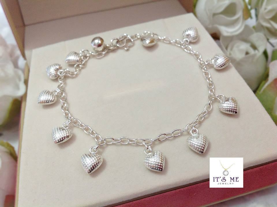 สร้อยข้อมือเงินแท้ ห้อยตุ้งหัวใจเกลี้ยง 10 ชิ้น + กระดิ่ง 1 ชิ้น