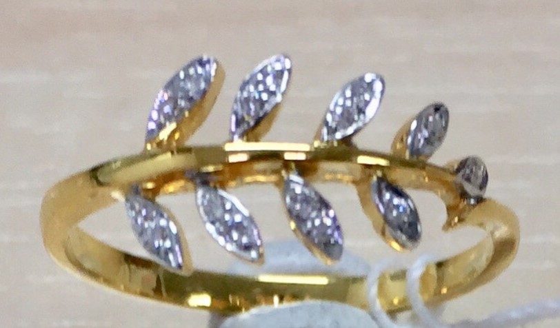 สั่งผลิตเพชรเบลเยี่ยมคัท แหวนแต่งงาน แหวนหมั้น ใส่เที่ยว ออกงาน แหวนทองคำ 18K เพชรแท้ 0.06 กะรัต 1.99 กรัม น้ำ 99 ราคาถูกมาก มีใบรับประกันค่ะ