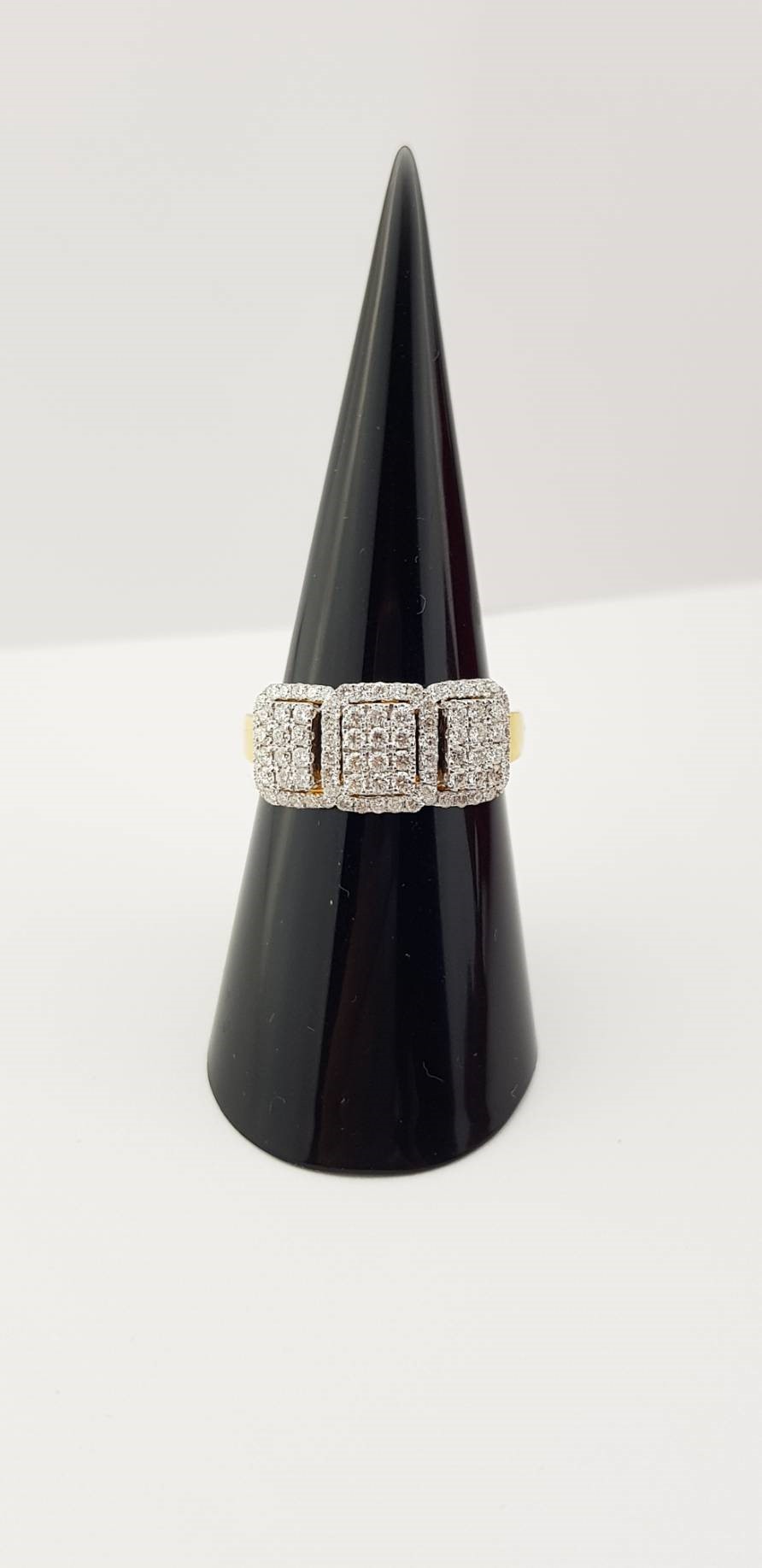 สั่งผลิตเพชรเบลเยี่ยมคัท แหวนแต่งงาน แหวนหมั้น ใส่เที่ยว ออกงาน แหวนทองคำ 18K เพชรแท้ 0.74 กะรัต 5.84 กรัม น้ำ 99 ราคาถูกมาก มีใบรับประกันค่ะ